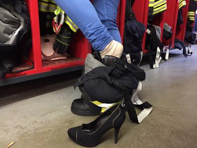 Bild vergr&ouml;&szlig;ern: Scharbeutz Frauen-Power Bild Schuhe