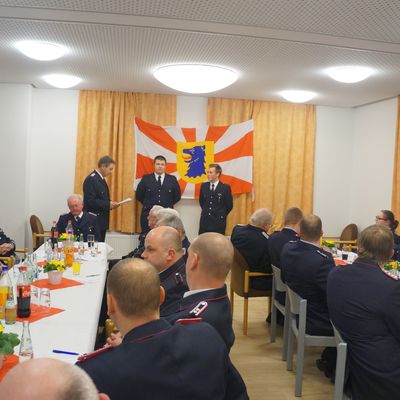 Bild vergr��ern: Gel�bnis der Kameraden M. Gr�n und N. Rabe                               