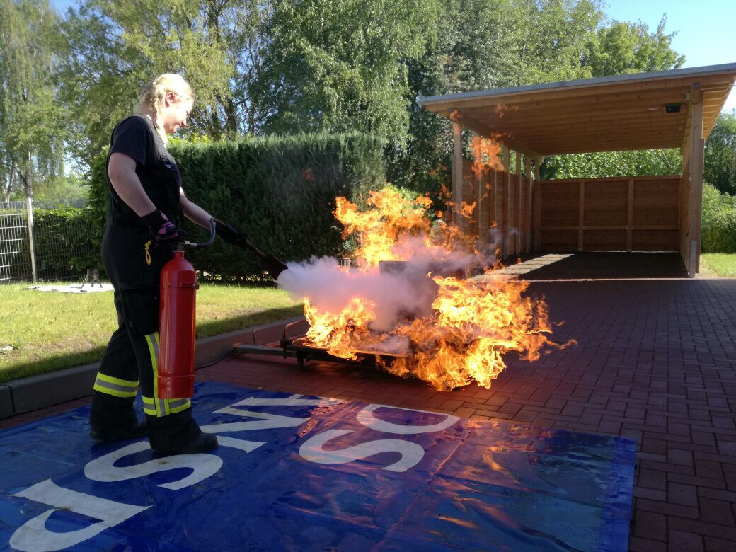 Scharbeutz Brandsimulationsanlage - Vorgehensweise mit dem Feuerl�scher