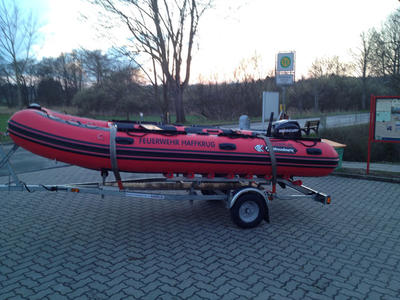 Bild vergr��ern: Schlauchboot FF Haffkrug