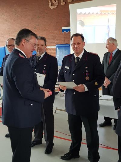 Bild vergr��ern: Deutsches Feuerwehrehrenkreuz f�r M. Rabe