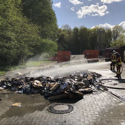 Bild vergr��ern: Scharbeutz Aktuelles 12.05.2019 Containerbrand Bild2