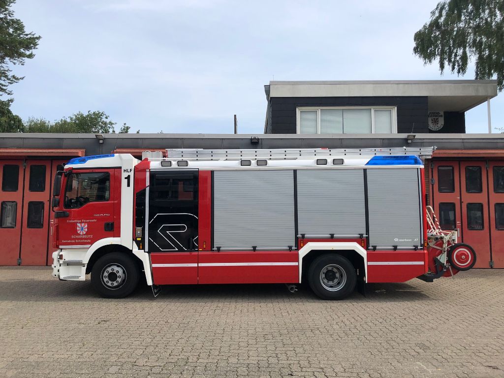80-48-1 HLF 10 Fahrerseite geschlossen