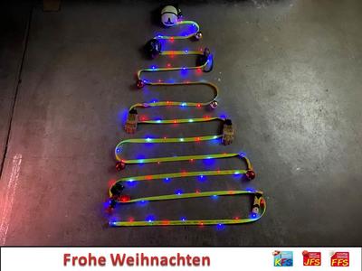 Bild vergrößern: Scharbeutz Frohe Weihnachten Tannenbaum 