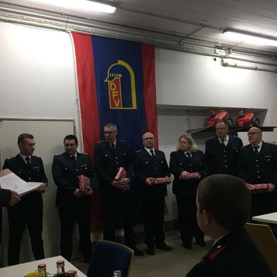 Bild vergr��ern: v.l. Niklas Rabe, Ren� Dehmke, Malte Kuchel, J�rg Plambeck, Melanie Plambeck, Manfred Gradert und Kay Reimer