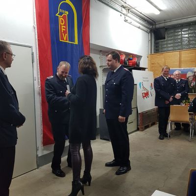 Bild vergr��ern: Ehrung von Marcus Pump f�r 30 Jahre aktiven Feuerwehrdienst