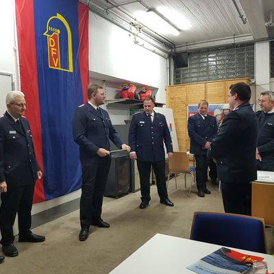 Bild vergr��ern: Bef�rderung von Finn Henrik Meyer zum Oberl�schmeister