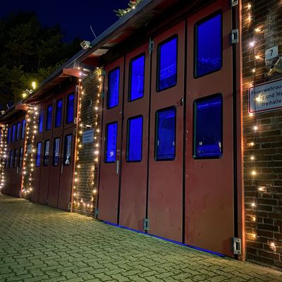 Bild vergrern: Scharbeutz Weihnachtsbeleuchtung Hallentore