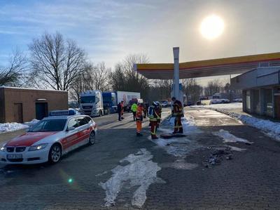Bild vergr��ern: Einsatz Feb/2021 BAB 1 - Auslaufende Betriebsstoffe
