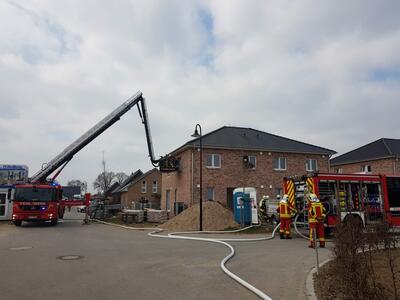 Bild vergr��ern: Einsatz Sandkamp, P�nitz