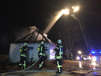 Bild vergrern: Scharbeutz brennt Reetdachhaus