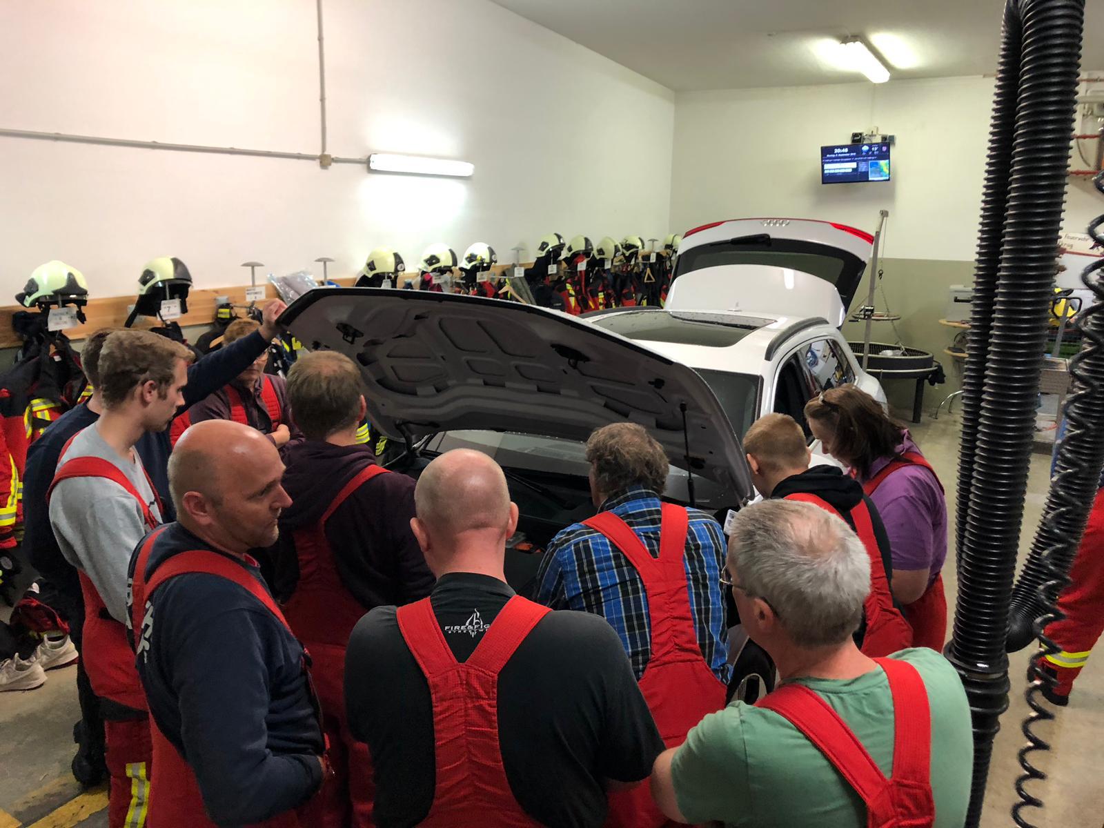 �bungsdienst am E-Auto (Jahr 2019)