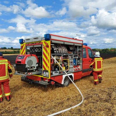 Bild vergr��ern: Fl�chenbrand Ahrensb�k; 26/2021 FF Gleschendorf (3)
