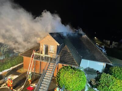 Bild vergr��ern: Scharbeutz Aktuelles 30.12.2021 Dachstuhlbrand Bild 1