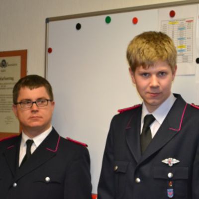 Bild vergr��ern: Feuerwehrmann Mirko Beutel und Dennis Severin