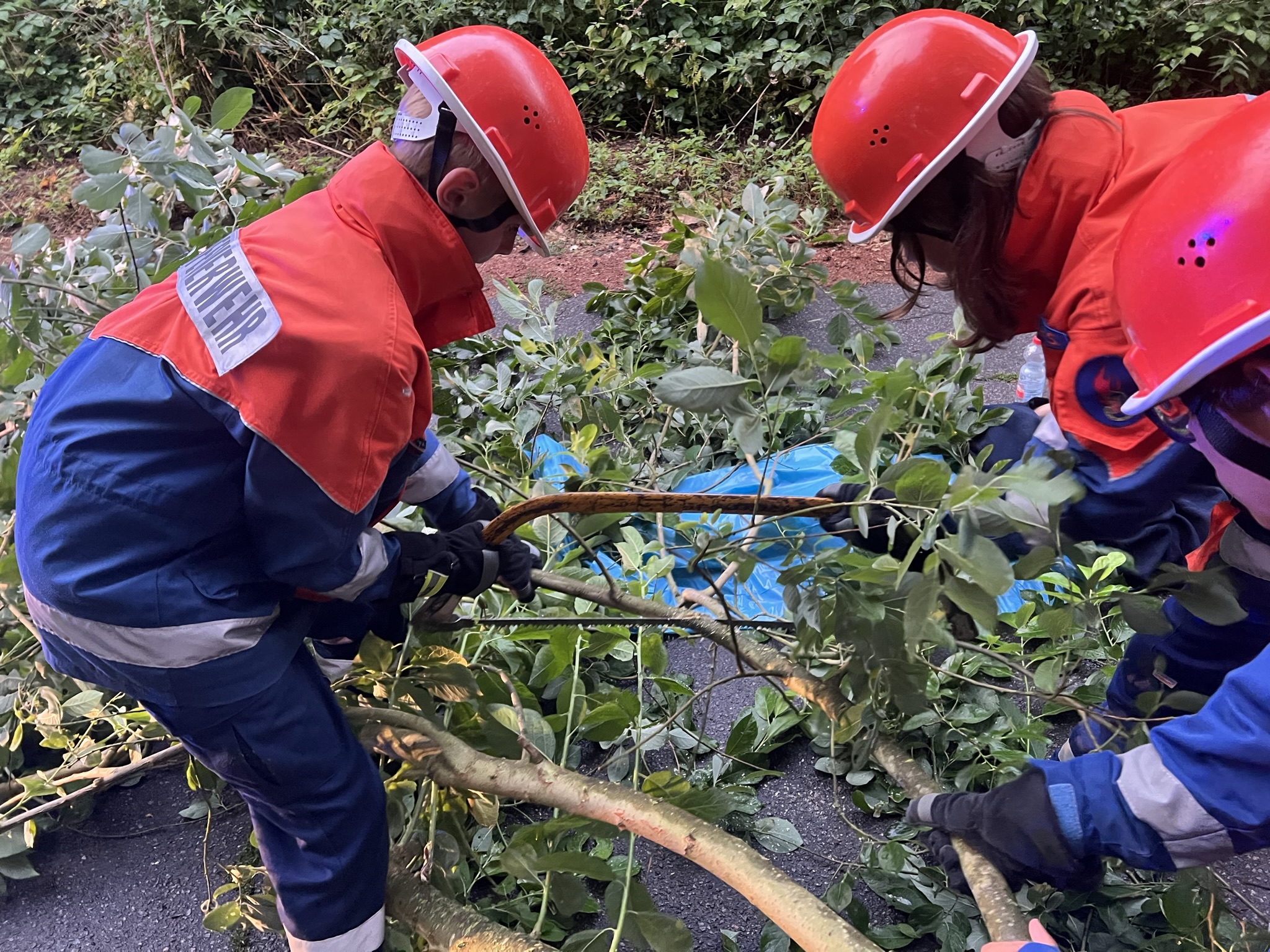 Presse FFS 2023 Nr.13_24 Stunden BIld beim Einsatz Unwettereinsatz