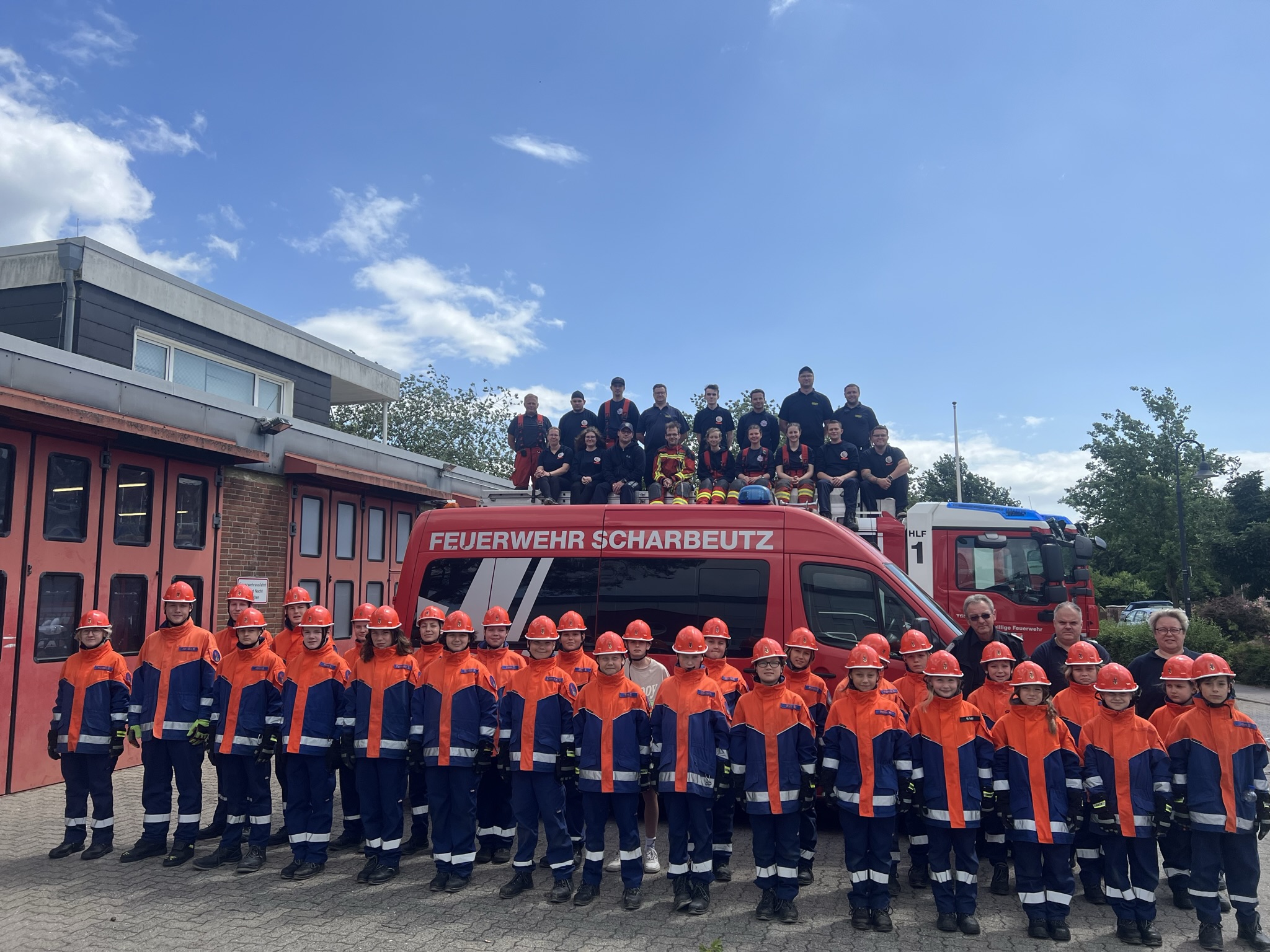 Presse FFS 2023 Nr.13_24 Stunden Dienst Gruppenbild