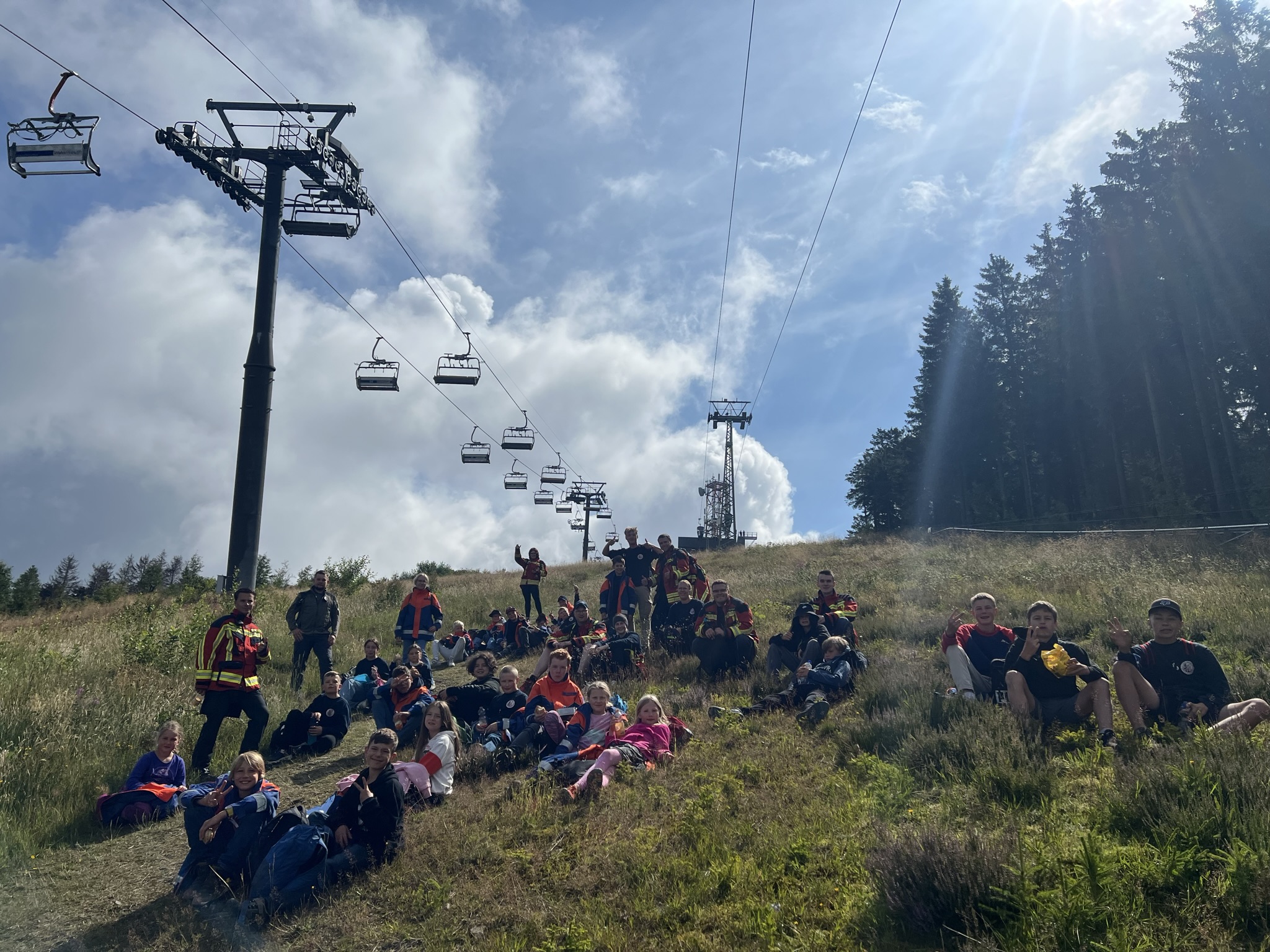 Presse FFS 2023 Nr.14_Sommerfahrt Gruppenbild auf dem Bocksberg - Sommerrodelbahn und Seilbahn