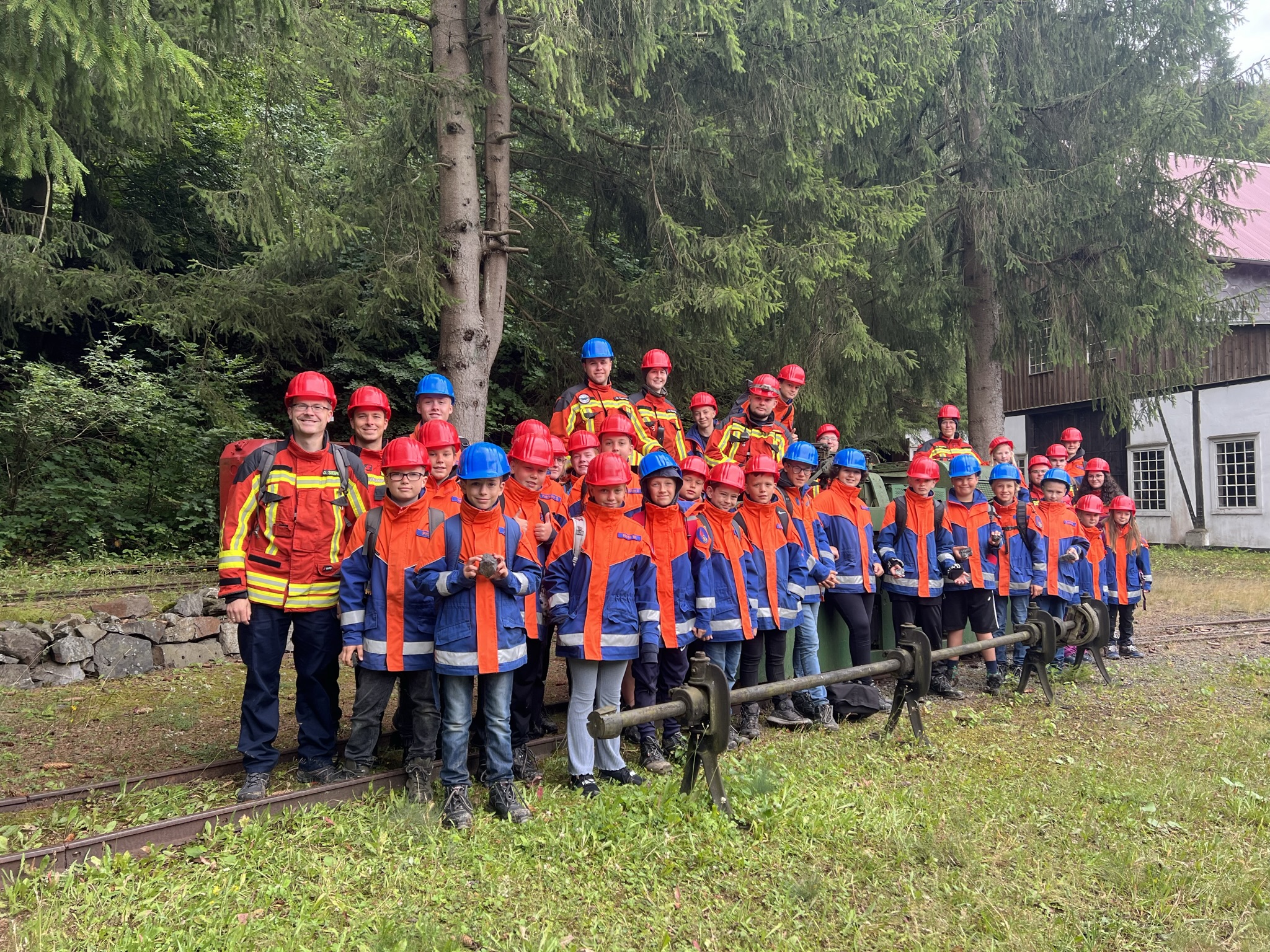 Presse FFS 2023 Nr.14_Sommerfahrt Gruppenbild beim Bergbaumusuem