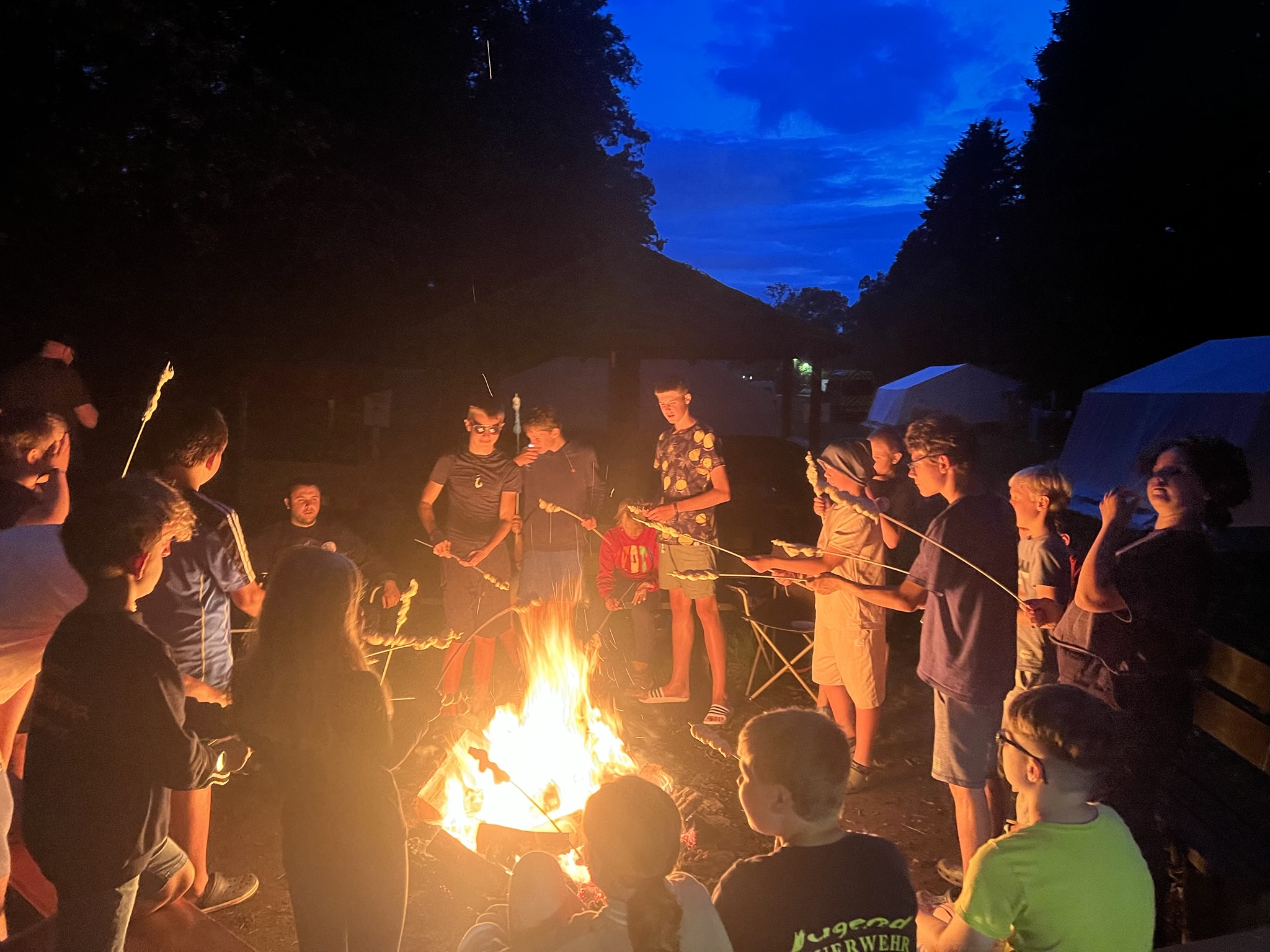 Presse FFS 2023 Nr.14_Sommerfahrt Lagerfeuer