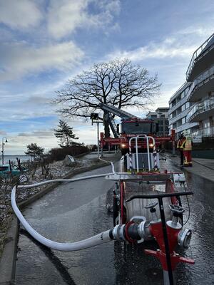 Bild vergr��ern: Scharbeutz Aktuelles 15.01.2024 Wohnungsbrand im Mehrfamileinhaus Bild 2