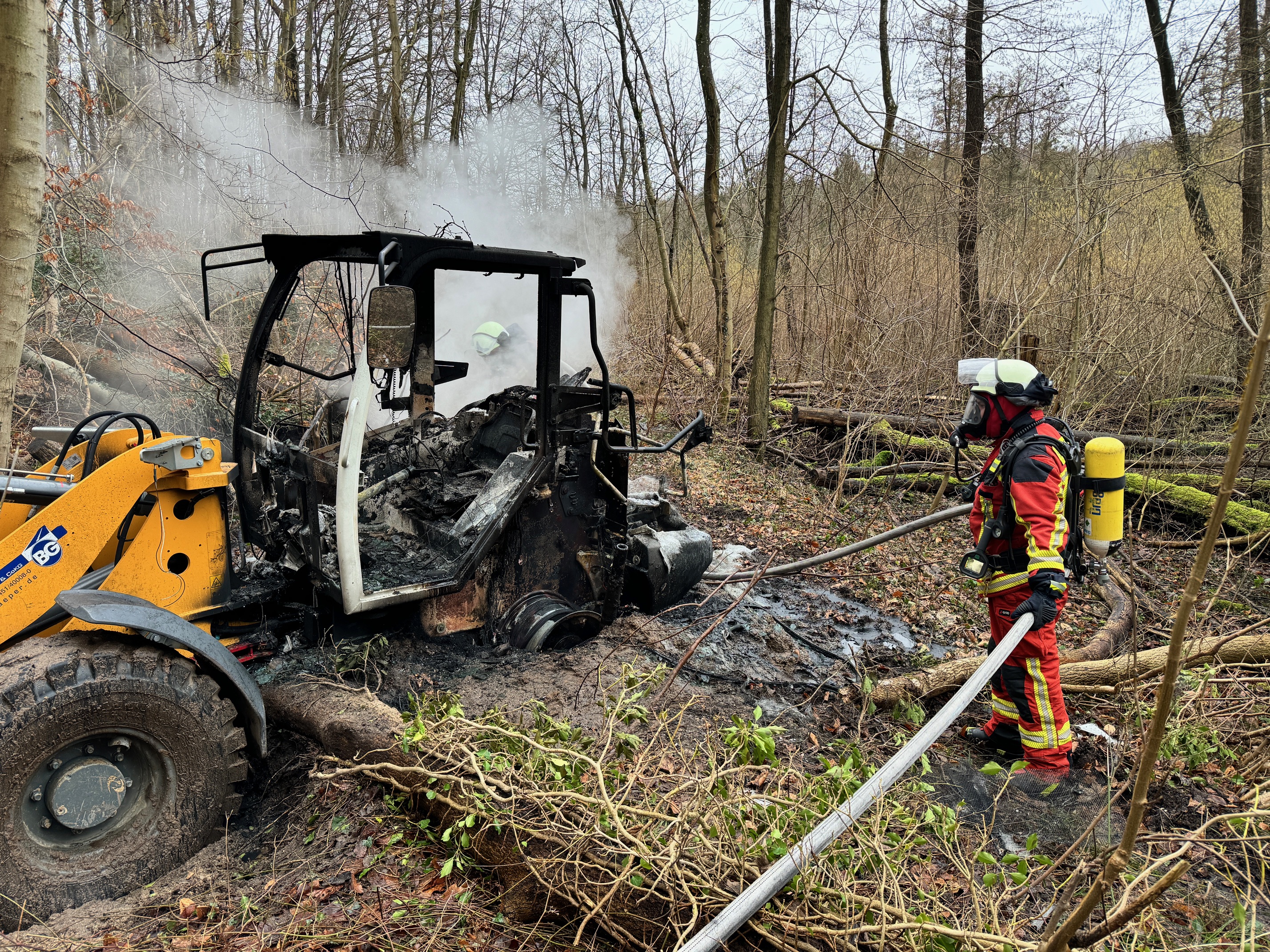 Scharbeutz Aktuelles 19.02.2024 Radlader brennt Bild 1
