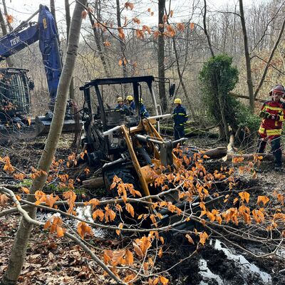 Bild vergr��ern: Scharbeutz Aktuelles 19.02.2024 Radlader brennt Bild 3