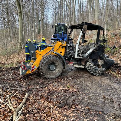 Bild vergr��ern: Scharbeutz Aktuelles 19.02.2024 Radlader brennt Bild 2 