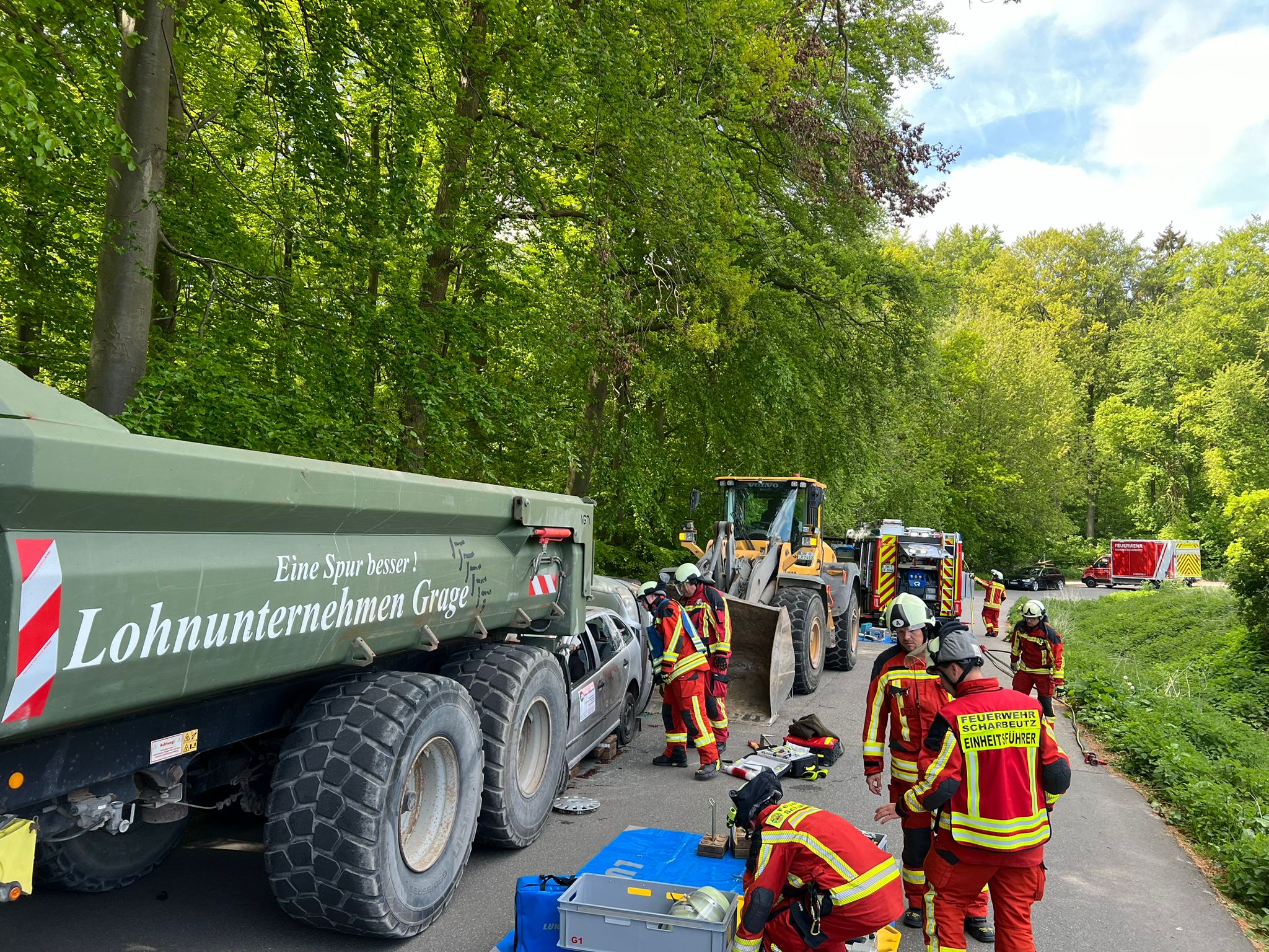 Presse FFS80 Nr.9_2024_17.05.2024_Bild_3_�bung Verkehrsunfall mit mehreren eingeklemmten und verletzten Personen 