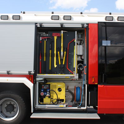 Bild vergr��ern: G2:
1Stromerzeuger RS9, 1Abgasrohr, 1Stromschnellangriff, 1Handkurbel, 1Spalthammer
1 FW-Axt, 1 Axt, 1B�gels�ge, 1Bolzenschneider, 1Halligen-Tool, 1TNT-Tool
2Schutzhosen, 2Helme, 1Beleuchtungseinheit LED, 1Stativ, 1Abzweigst�ck
1Motors�ge, 1Doppelkanister, 1Kanister 10l