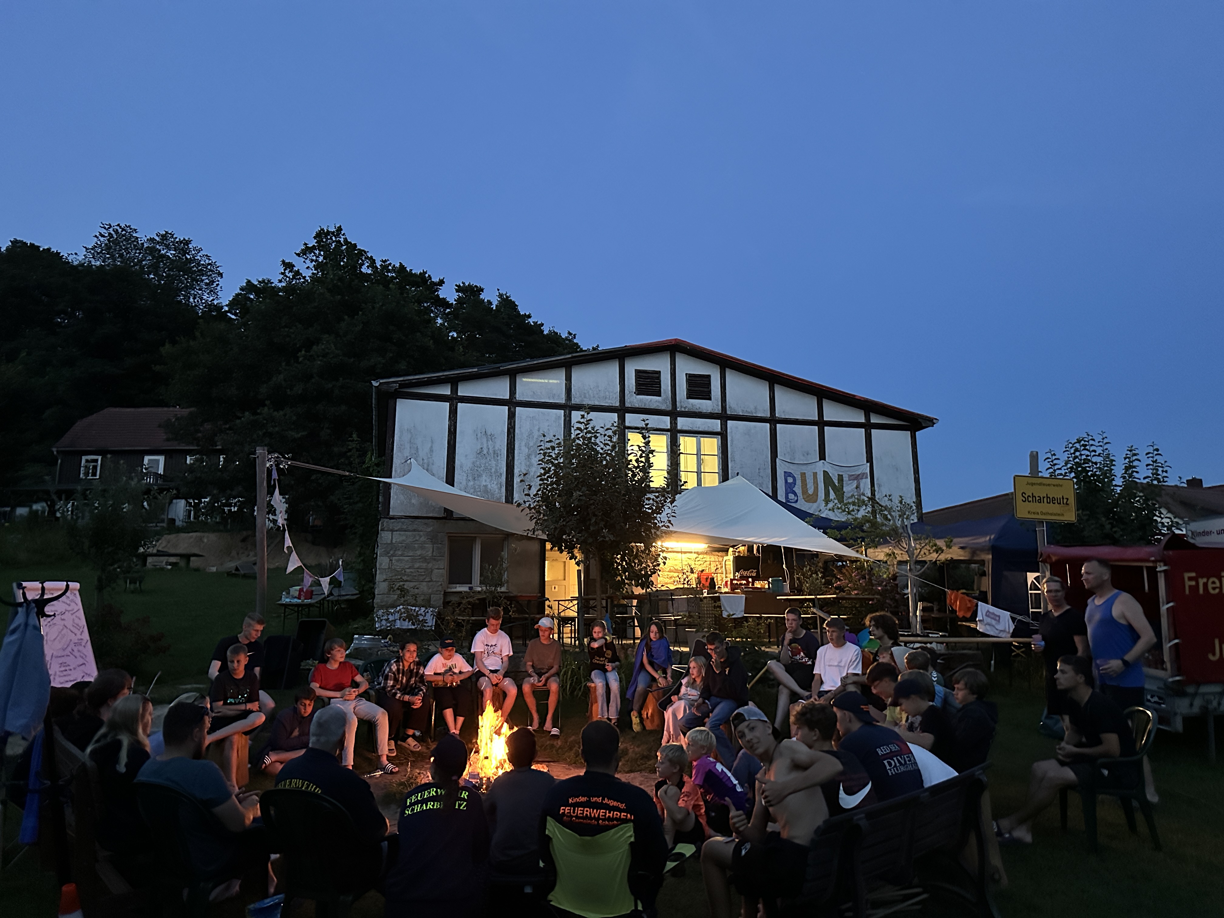 Presse FFS80 Nr.12_2024_30.07.2024_Sommerfahrt_Bild7_Lagerfeuer am Abend