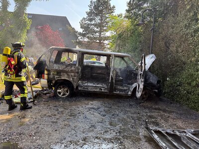 Bild vergr��ern: Scharbeutz Aktuelles 11.06.2025 Fahrzeugbrand