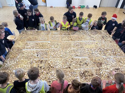 Bild vergr&ouml;&szlig;ern: Scharbeutz Aktuelles 02.12.2025 Weihnachtsb&auml;ckerei@KFS80