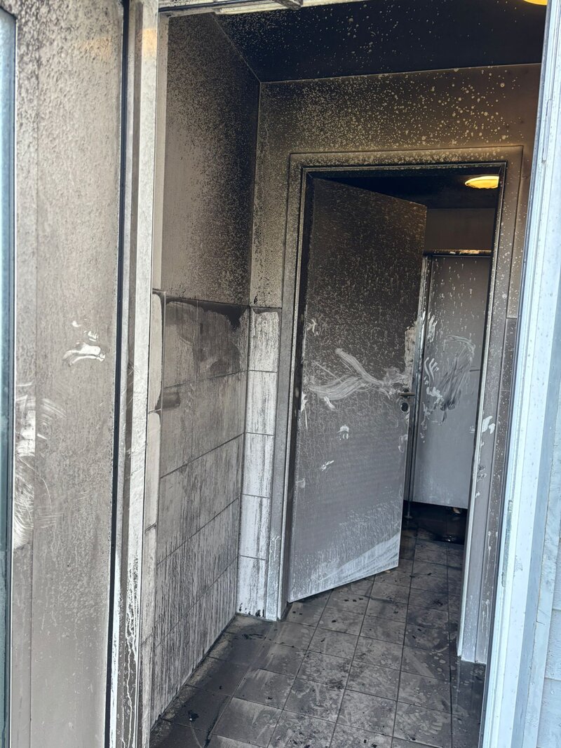 Feuer WC- H&auml;uschen Scharbeutz 