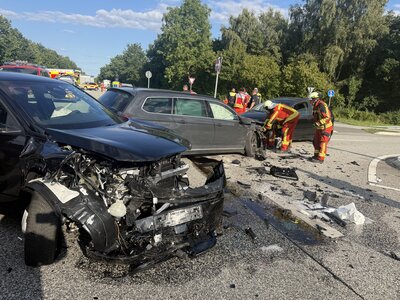 Bild vergr&ouml;&szlig;ern: Scharbeutz Aktuelles 09.08.2026 VU mit 3 Fahrzeugen 