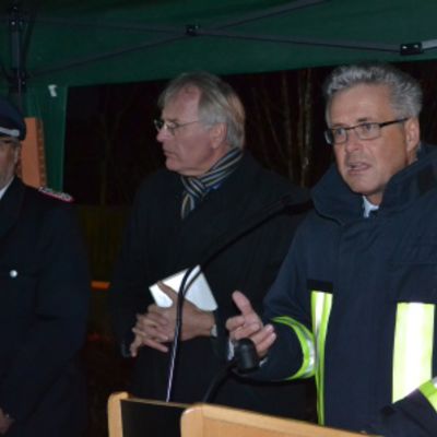 Bild vergr&ouml;&szlig;ern: Kreiswehrfuehrer Ralf Thomsen, Landrat Reinhard Sager, B&uuml;rgermeister Volker Owerien a.D.