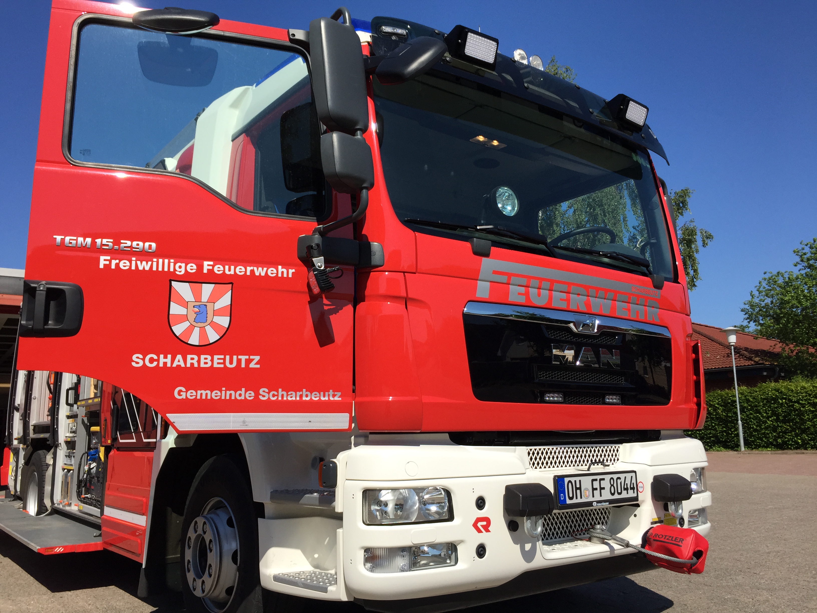 Scharbeutz HLF20 Frontansicht mit T�r auf