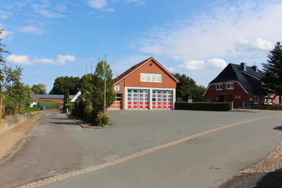 Bild vergr��ern: Bilder Fahrzeuge und Ger�tehaus Gleschendorf (3)