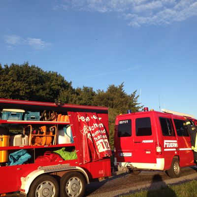 Bild vergr��ern: Anh�nger �lschaden FF Gleschendorf