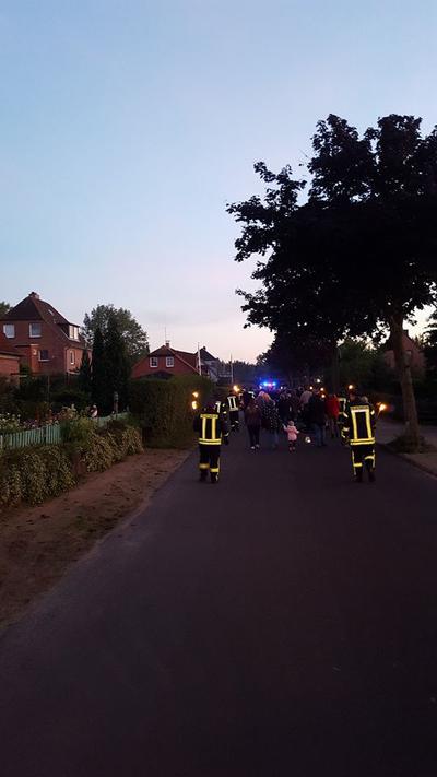 Bild vergr��ern: Laternenumzug P�nitz