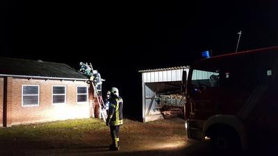 Bild vergr��ern: Dach wird gesichert