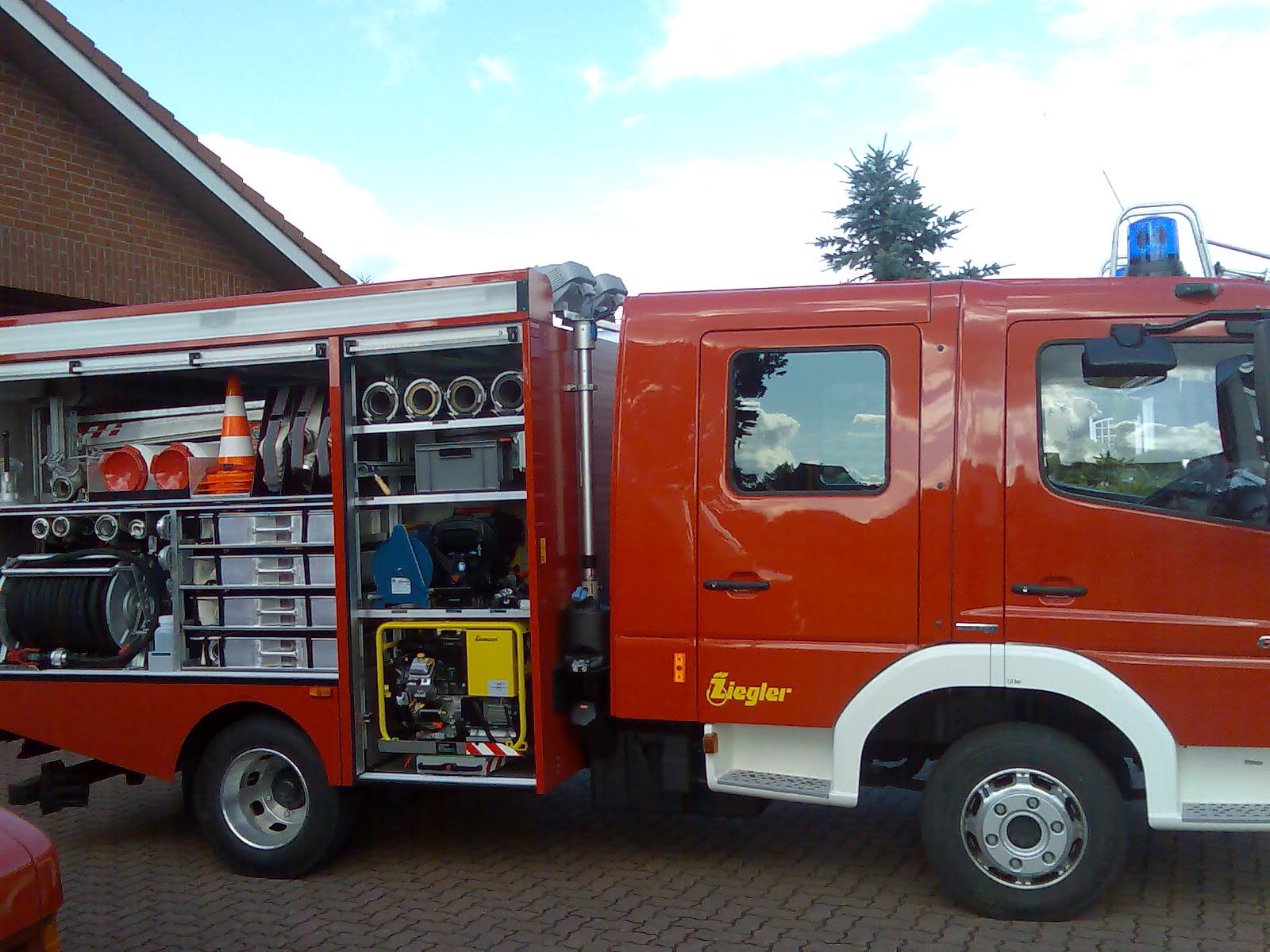 Feuerwehr-TSF-W-RechteSeite-2007