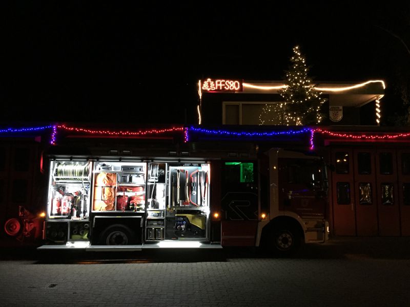 Scharbeutz Weihnachten HLF vor der T�r
