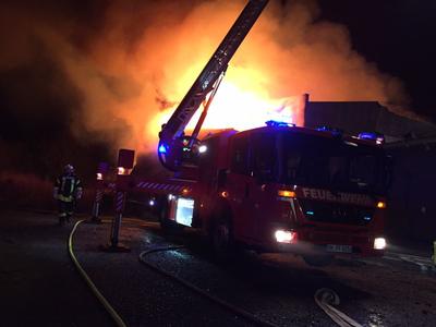 Bild vergr&ouml;&szlig;ern: Presse 10.01.2016 Gro&szlig;feuer in Ahrensb&ouml;k
