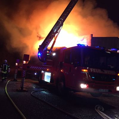 Bild vergr��ern: Presse 10.01.2016 Gro�feuer in Ahrensb�k
