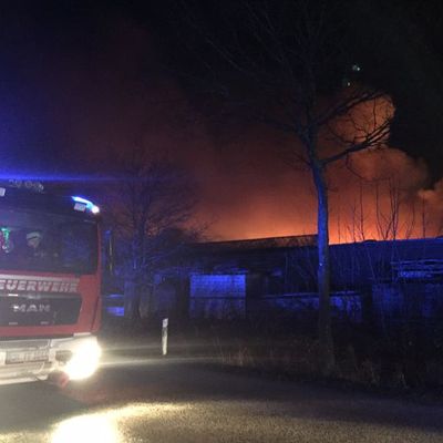 Bild vergr��ern: Presse 10.01.2016 Gro�feuer in Ahrensb�k Bild 2 