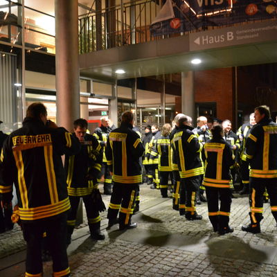 Bild vergr��ern: Vertreter der Ortswehren bei der Amts�bergabe
